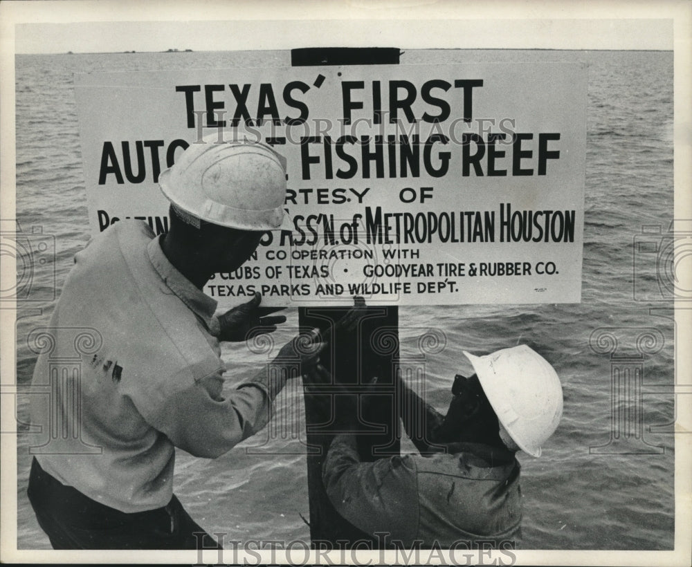 1971 Signs on pilings mark artificial reef near Houston, TX. - Historic Images