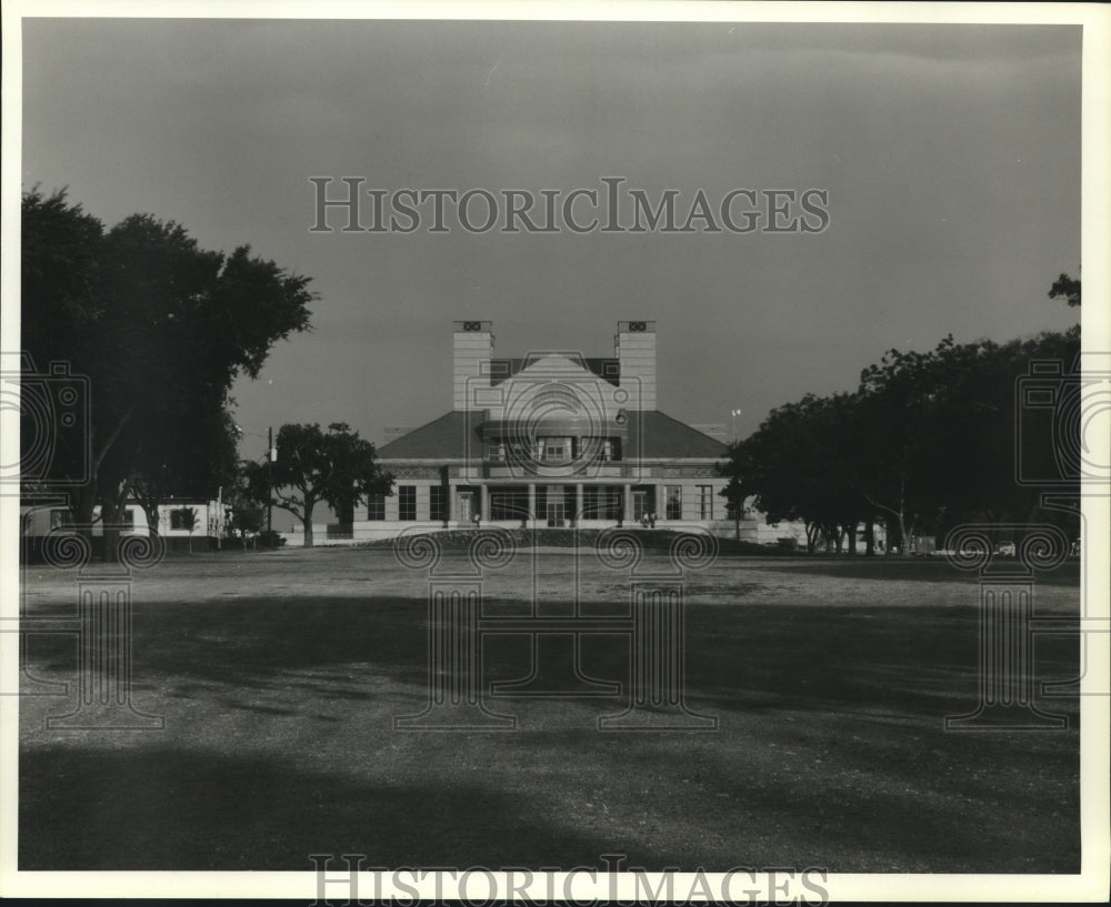 1985 River Crest Country Club Building in Fort Worth Texas - Historic Images