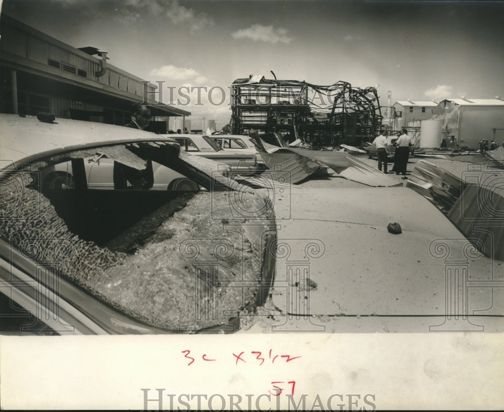 1965 Press Photo Powerful blast at Retzloff Chemical Corporation, Bayport, Texas - Historic Images