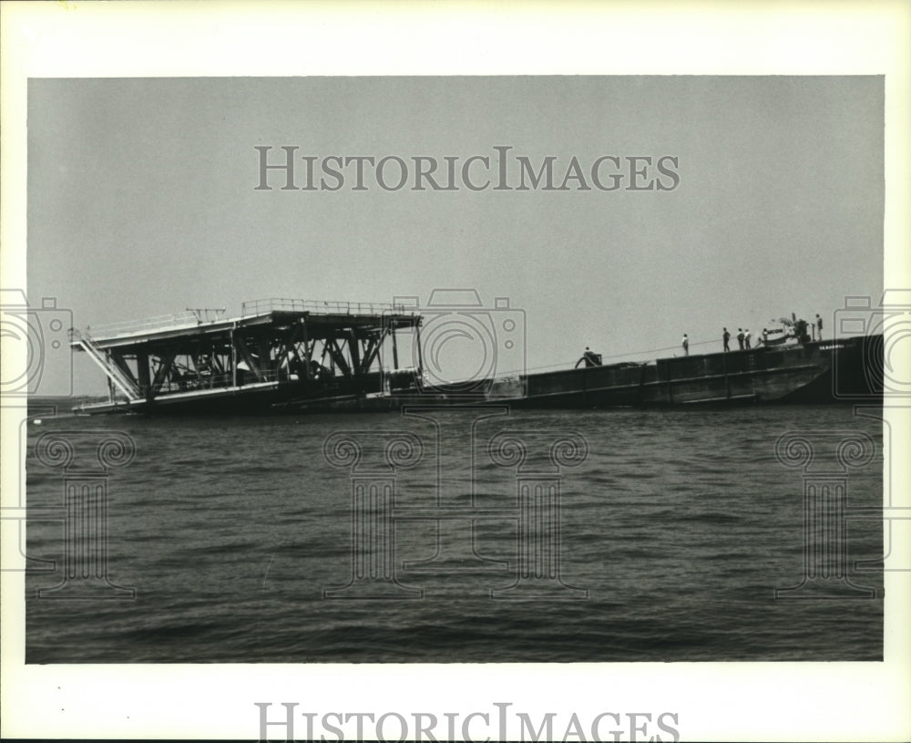 1983 Ship Shoal Platform Used to Form Artificial Reef in Gulf - Historic Images