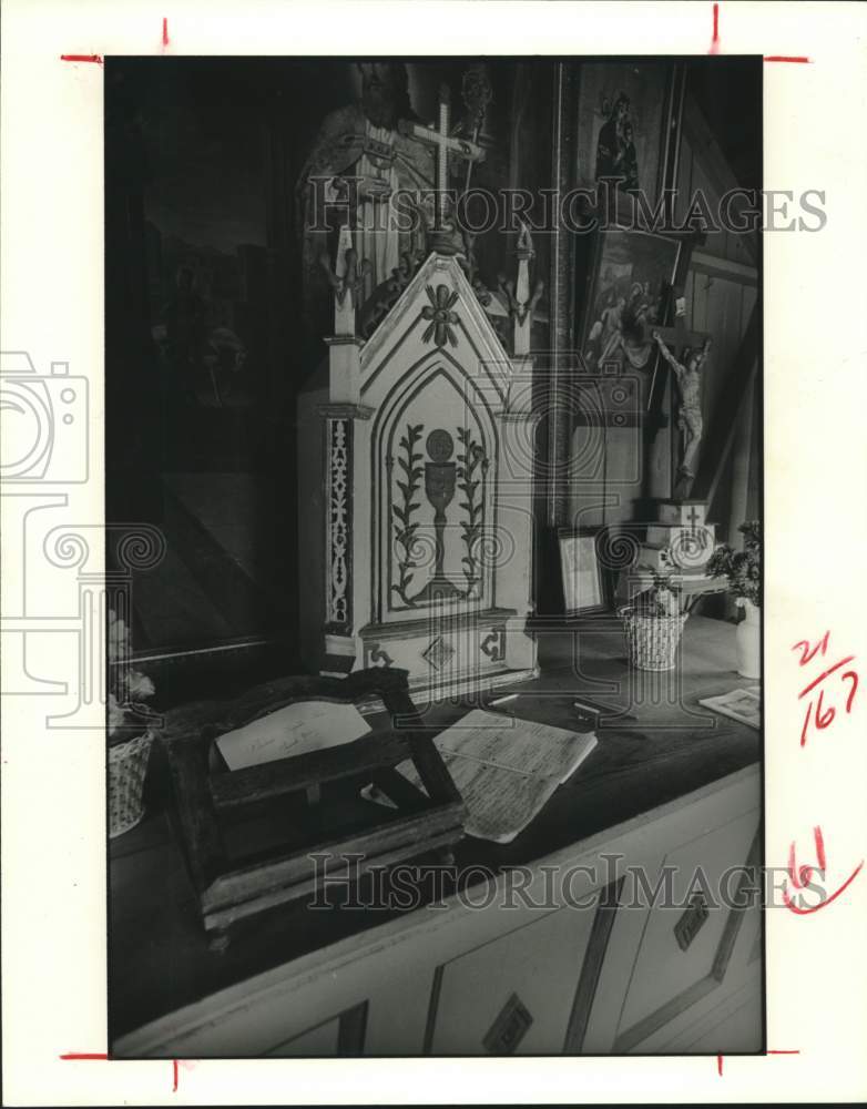 1981 Press Photo Altar of St. Martin&#39;s Church in Warrenton, Texas - hcx15922 - Historic Images