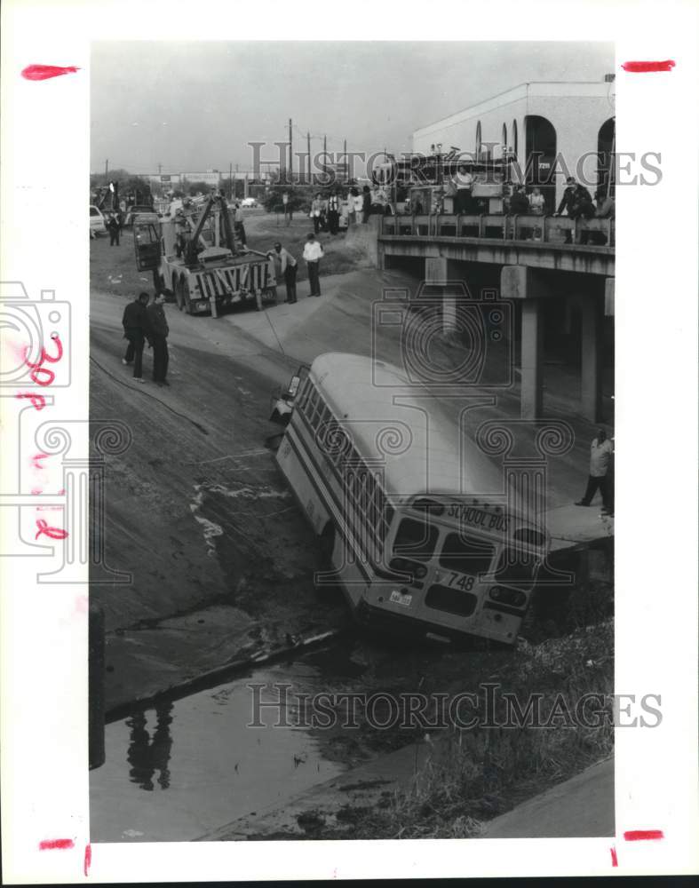 1990 School bus pulled from Hunting Bayou in Houston - Historic Images