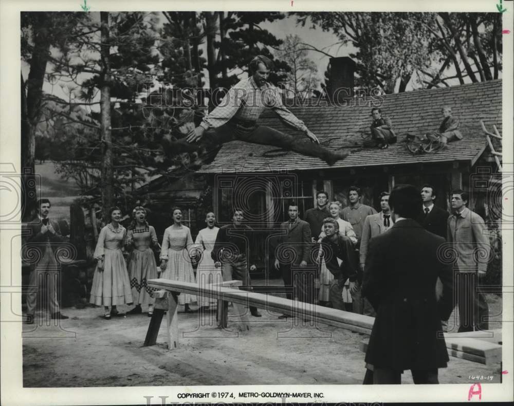 1974 Press Photo Scene from MGM movie &quot;Seven Brides for Seven Brothers&quot; - Historic Images