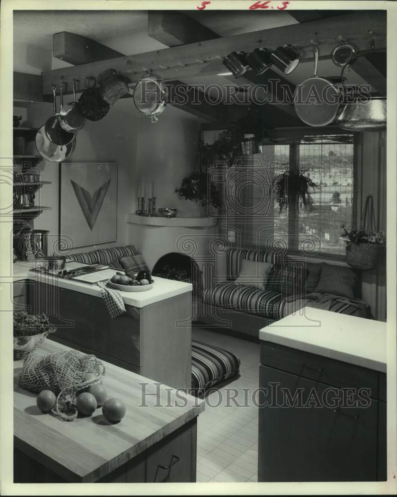 1975 Designer kitchen - Historic Images