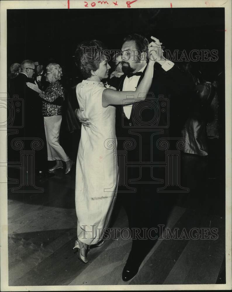 1969 Press Photo Maria and Jim Casteneda dance at Spanish Ball - Historic Images