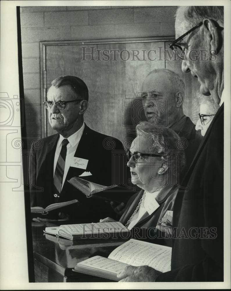 1969 Press Photo Choir sings at South Main Baptist church in Houston - Historic Images