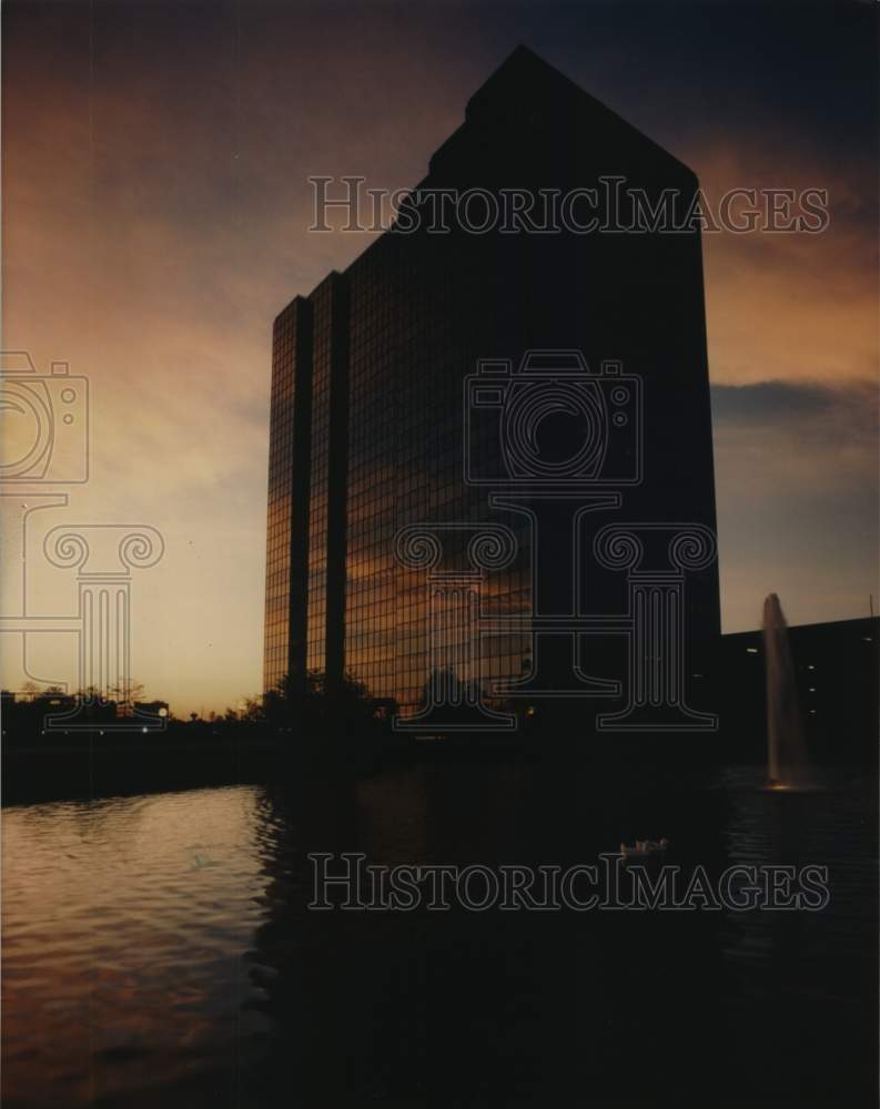 1989 Press Photo Building on Post Oak Boulevard home to OxyChem in Houston - Historic Images