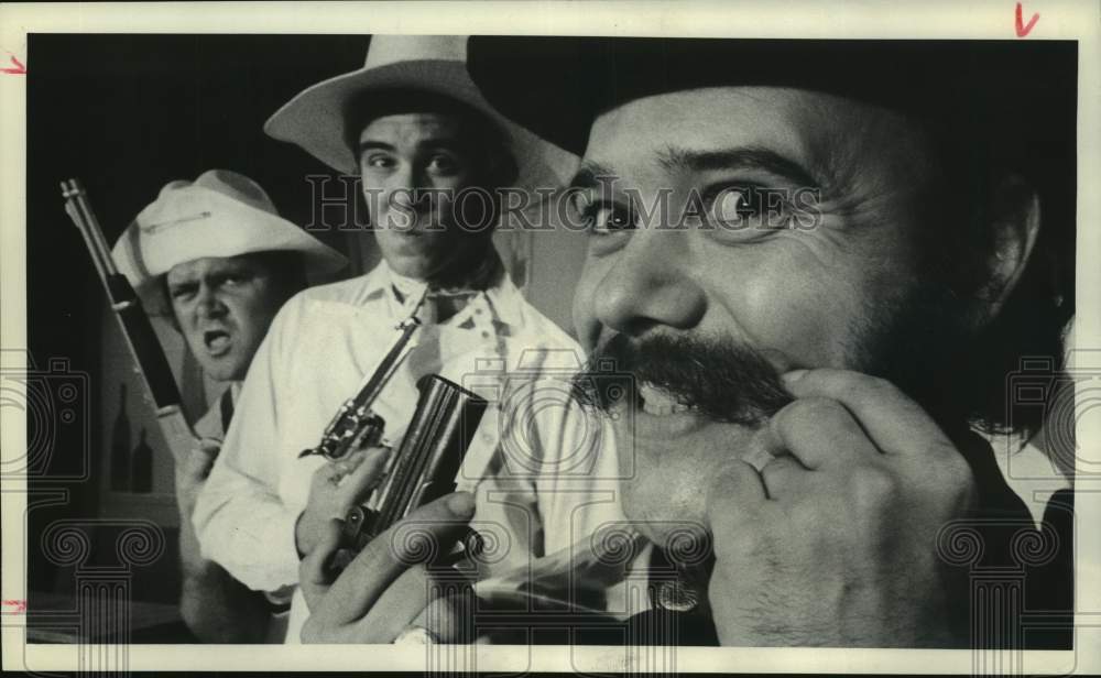 1972 Press Photo Harold Gunn in play &quot;Peril on Pecos&quot; at Treehouse Cabaret - Historic Images