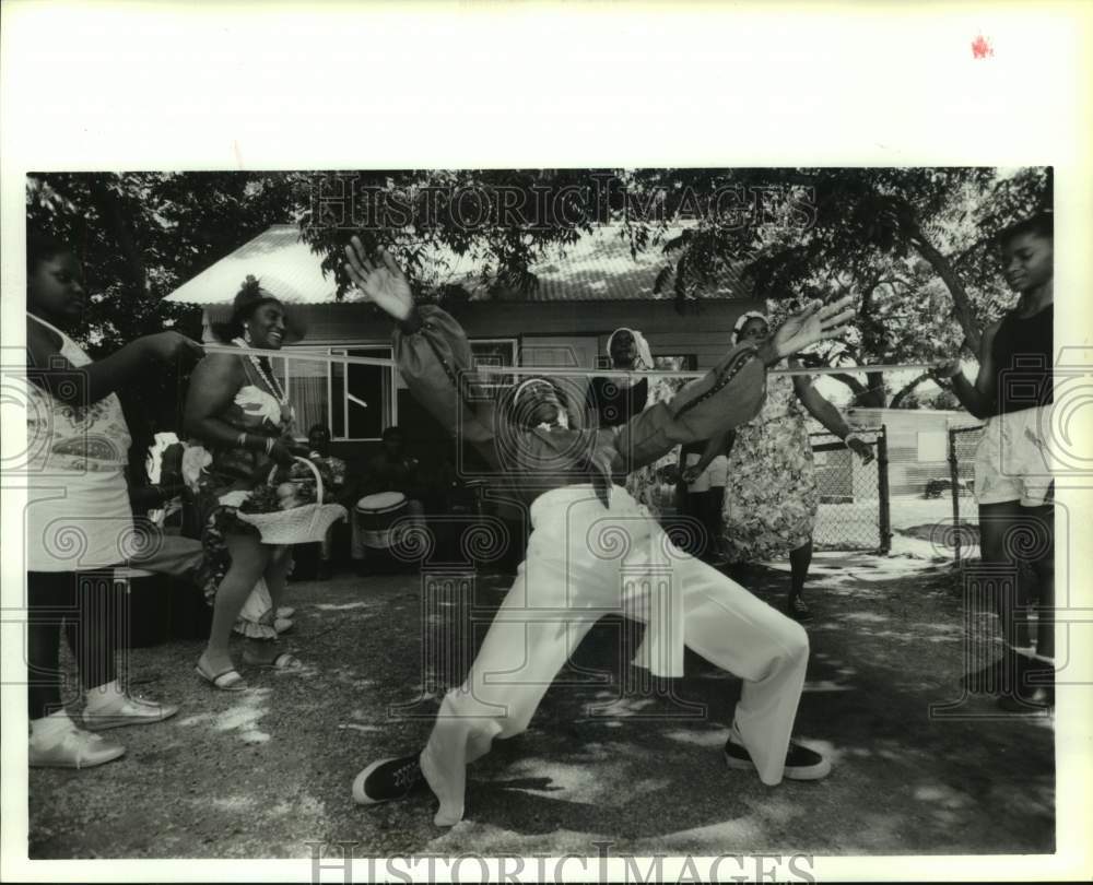 1988 Press Photo Trinidadians dance at party in Houston - Historic Images