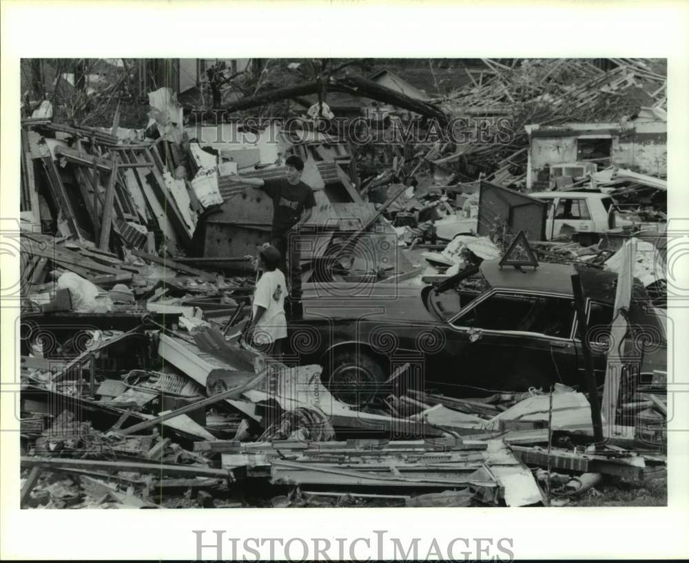 1992 Press Photo Clay Walker surveys tornado damage in Houston - Historic Images