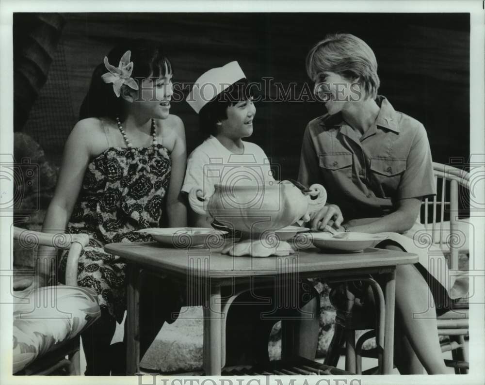 1988 Press Photo Scene from National Touring Company play "South Pacific" - Historic Images