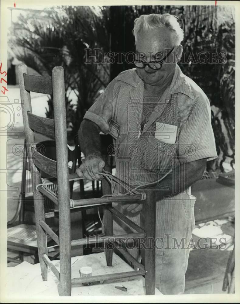 1978 Press Photo James Ander teaches chair caning at Texas Folklife Festival - Historic Images