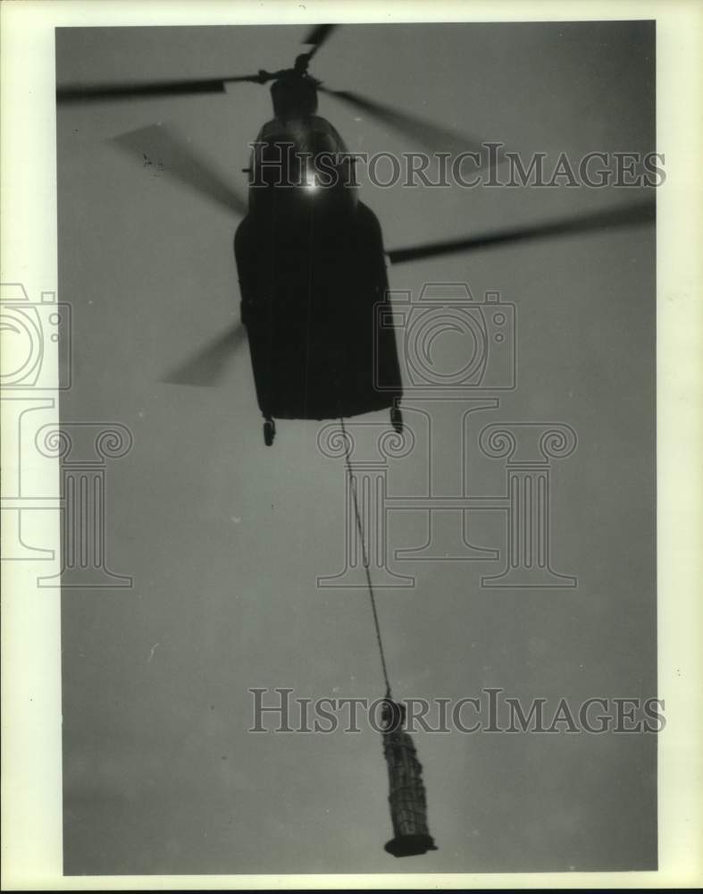 1986 Press Photo Helicopter flying over Texas Capitol, Austin - Historic Images