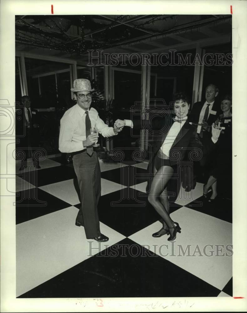 1983 Press Photo Couple on dance floor at Texas American Bank event in Houston - Historic Images