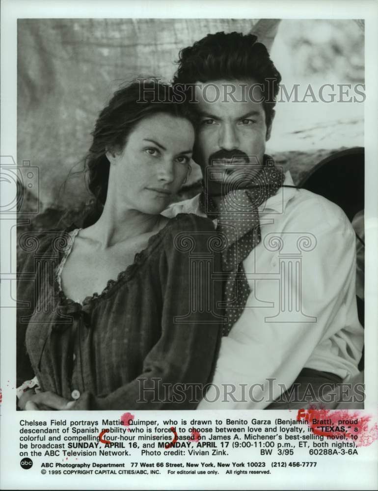 1995 Press Photo Chelsea Field & Benjamin Bratt in scene from "Texas" miniseries - Historic Images
