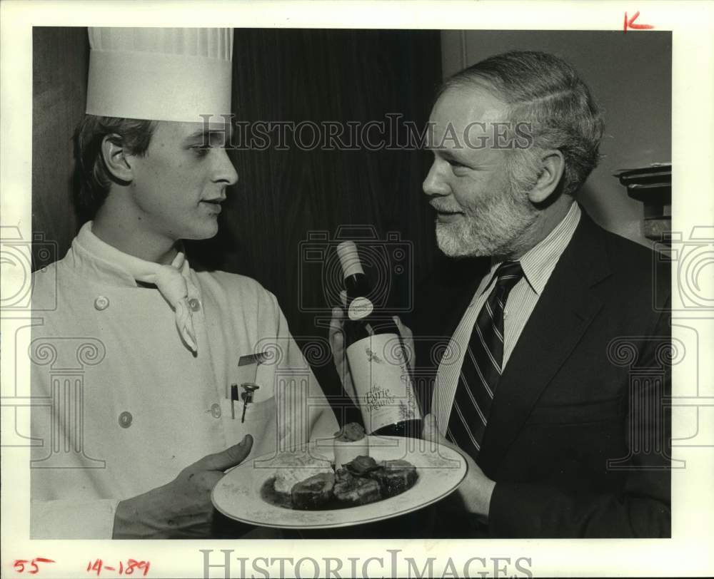 1984 Press Photo Sweetwater Country Club chef and Eyrie Vineyard owner in Texas - Historic Images