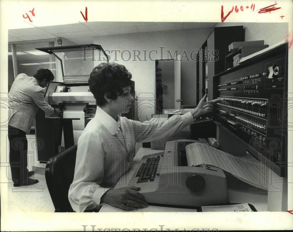 1970 Technicians Perform Computerized Supermarket Inventory - Historic Images