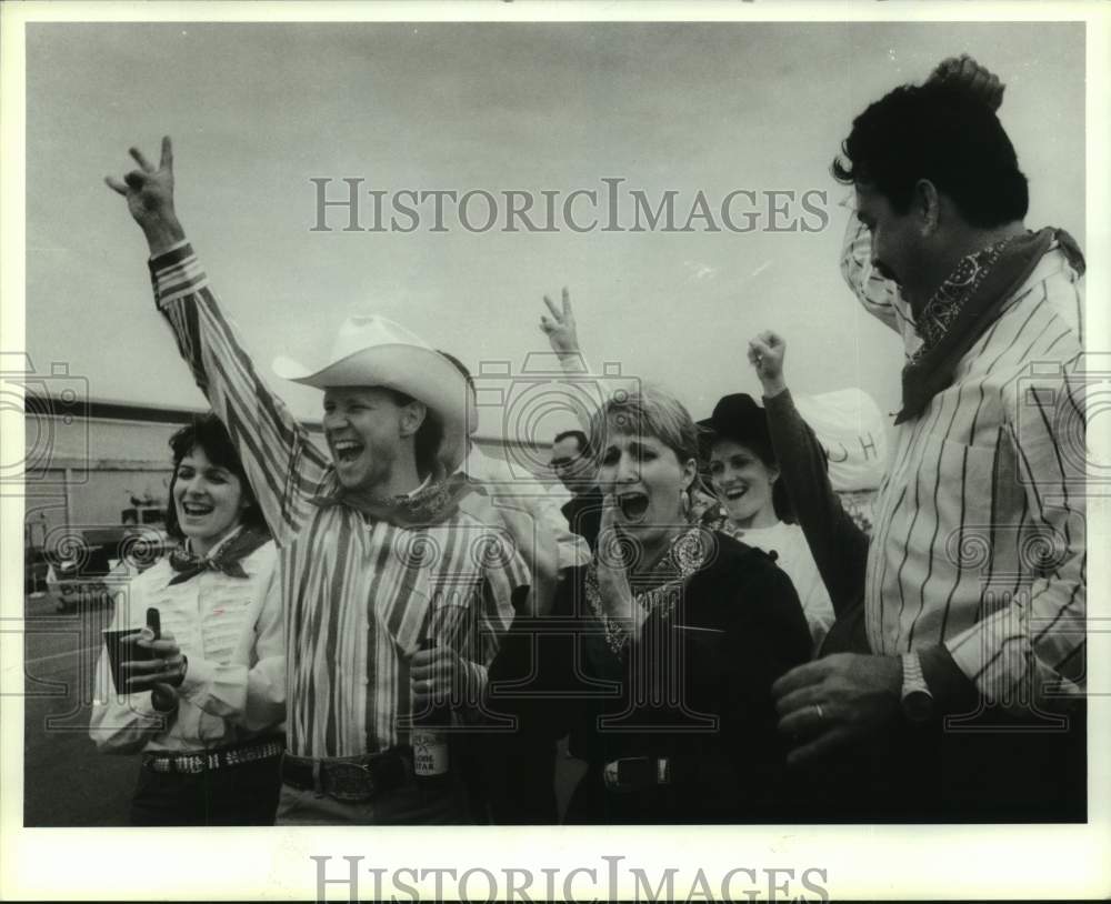 1989 Press Photo University of Houston alumni win tailgate contest at Astrodome - Historic Images