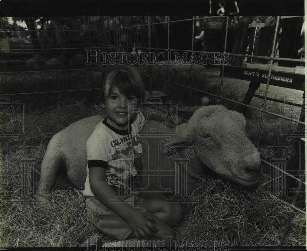 1981 Press Photo Child Pets Goat at Texas Folklife Festival&#39;s Frontier Playland - Historic Images