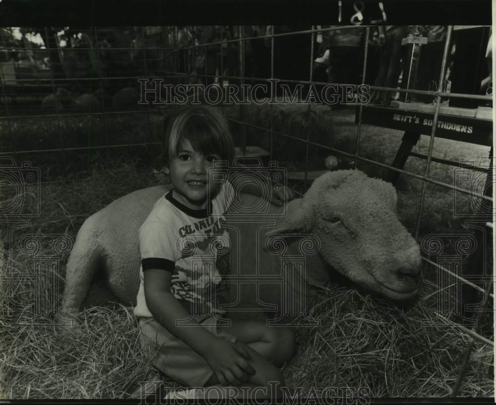 1981 Press Photo Child Pets Goat at Texas Folklife Festival's Frontier Playland - Historic Images