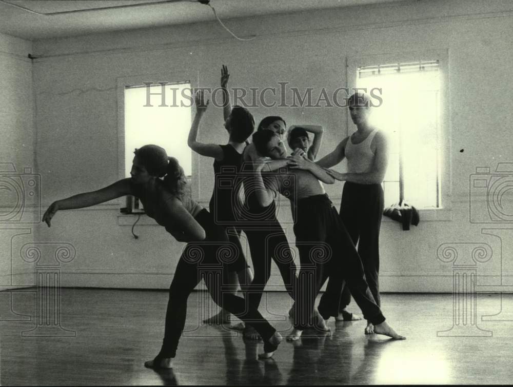 1982 Press Photo Theater Dance Unlimited members rehearse - Historic Images