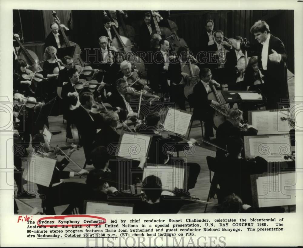 1988 Press Photo Sydney Symphony Orchestra - conductor Stuart Challender - PBS - Historic Images