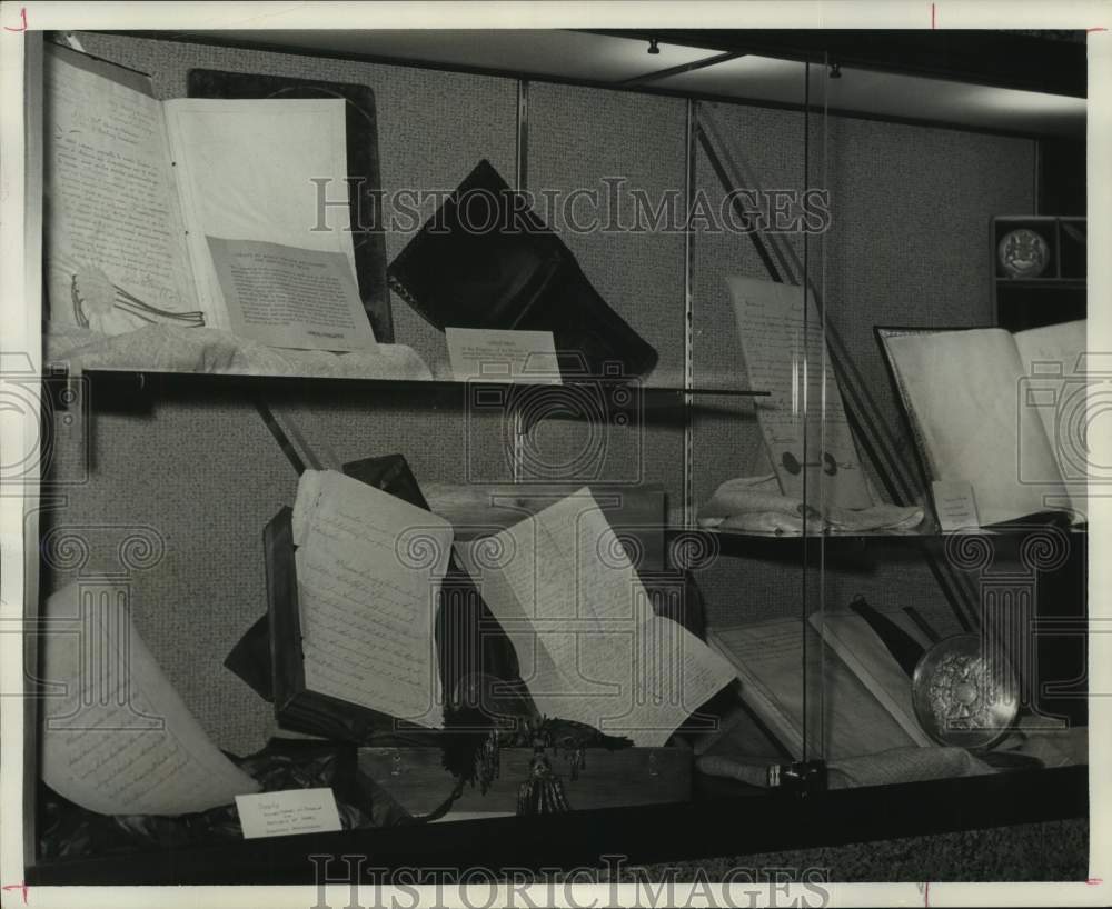 1962 Press Photo Republic of Texas Treaty Papers, Texas State Library, Austin - Historic Images