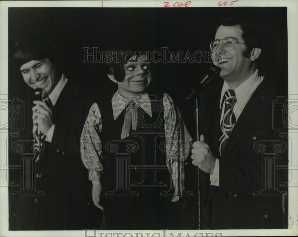 1974 Press Photo Comedy-Singing Team of Teter &amp; McDonald Perform in Houston - Historic Images