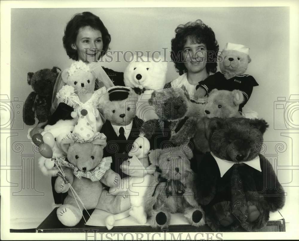 1986 Press Photo Teddy Bear Delivery Service owners Christy Rost &amp; Cathy Brown - Historic Images