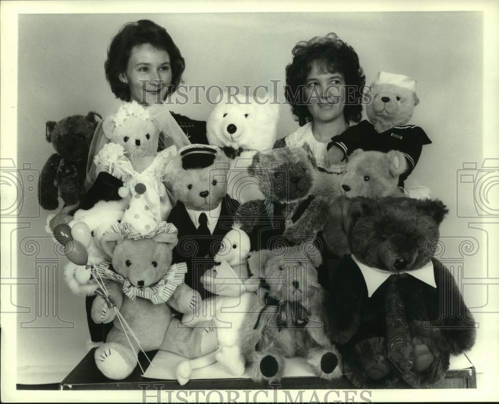1986 Press Photo Teddy Bear Delivery Service owners Christy Rost & Cathy Brown - Historic Images