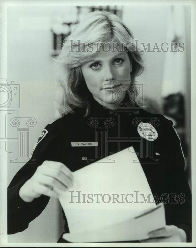 1982 Press Photo April Clough as Officer Vicki Taylor on &quot;T.J. Hooker&quot; TV series - Historic Images