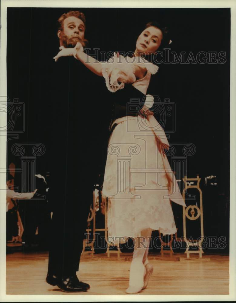 1995 Press Photo Scene from Tchaikovsky Discovers America at Houston Symphony - Historic Images