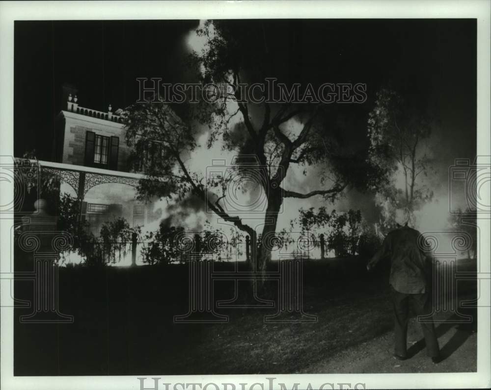 1983 Drogheda on fire in scene from &quot;The Thorn Birds&quot; - miniseries - Historic Images