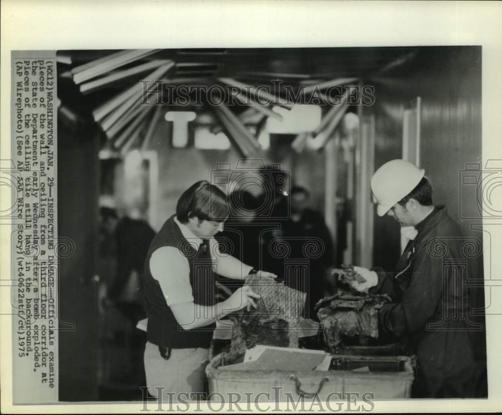 1975 Press Photo examining damage after bomb exploded in US State Department - Historic Images