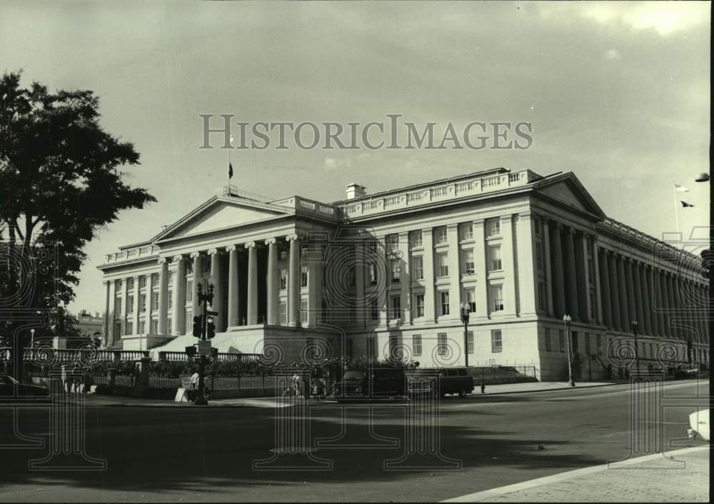 1986 Press Photo The United States Treasury Building in Washington D.C. - Historic Images