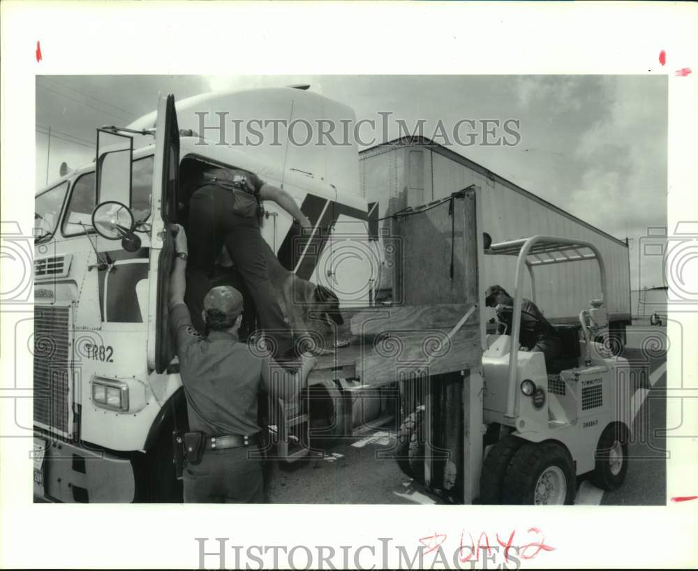 1992 Border Patrol and Dog Inspect Truck at Falfurrias Check Point - Historic Images
