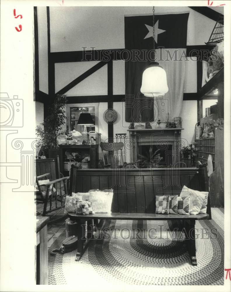 1979 Press Photo Inside The Wooden Star-antique store-Houston - Historic Images