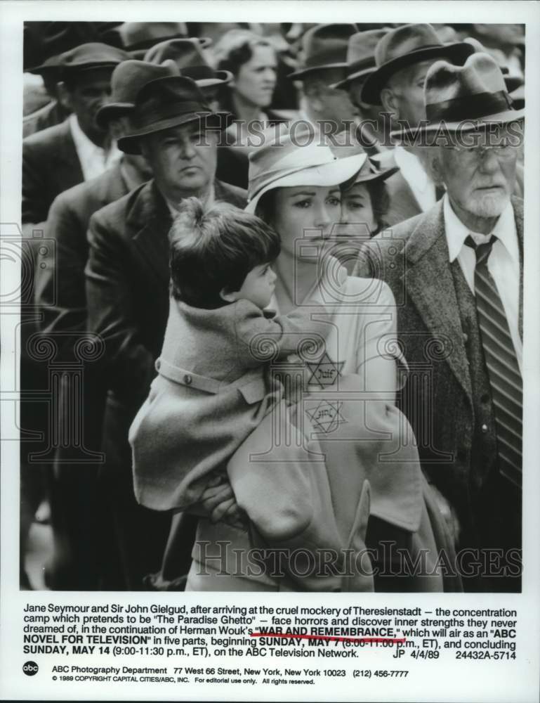 1989 Press Photo Jane Seymour and others in Scene from ABC&#39;s War and Remembrance - Historic Images