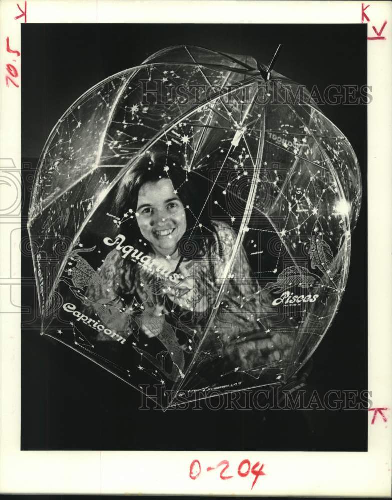 1979 Press Photo Stargazing under "Heavenly" Umbrella Featuring Star Patterns - Historic Images