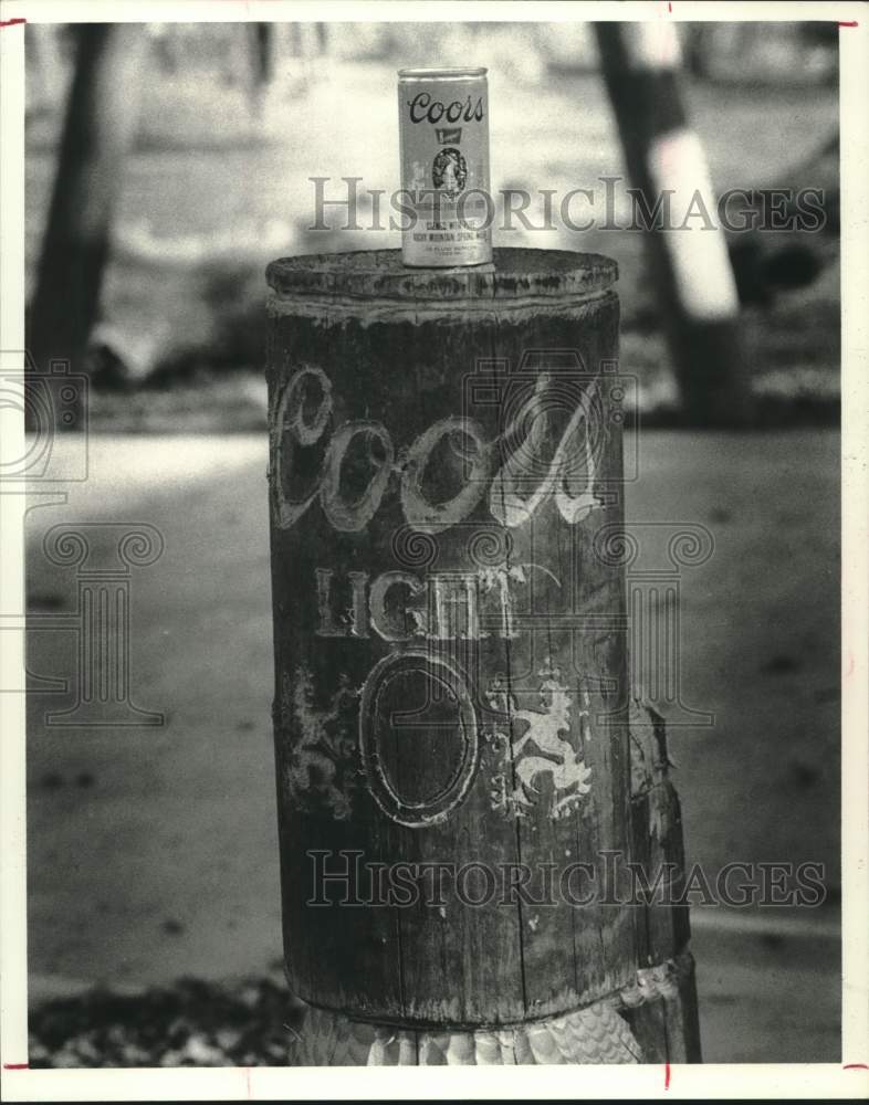 1980 Press Photo Coors woodcarving in College Station park in Texas - Historic Images