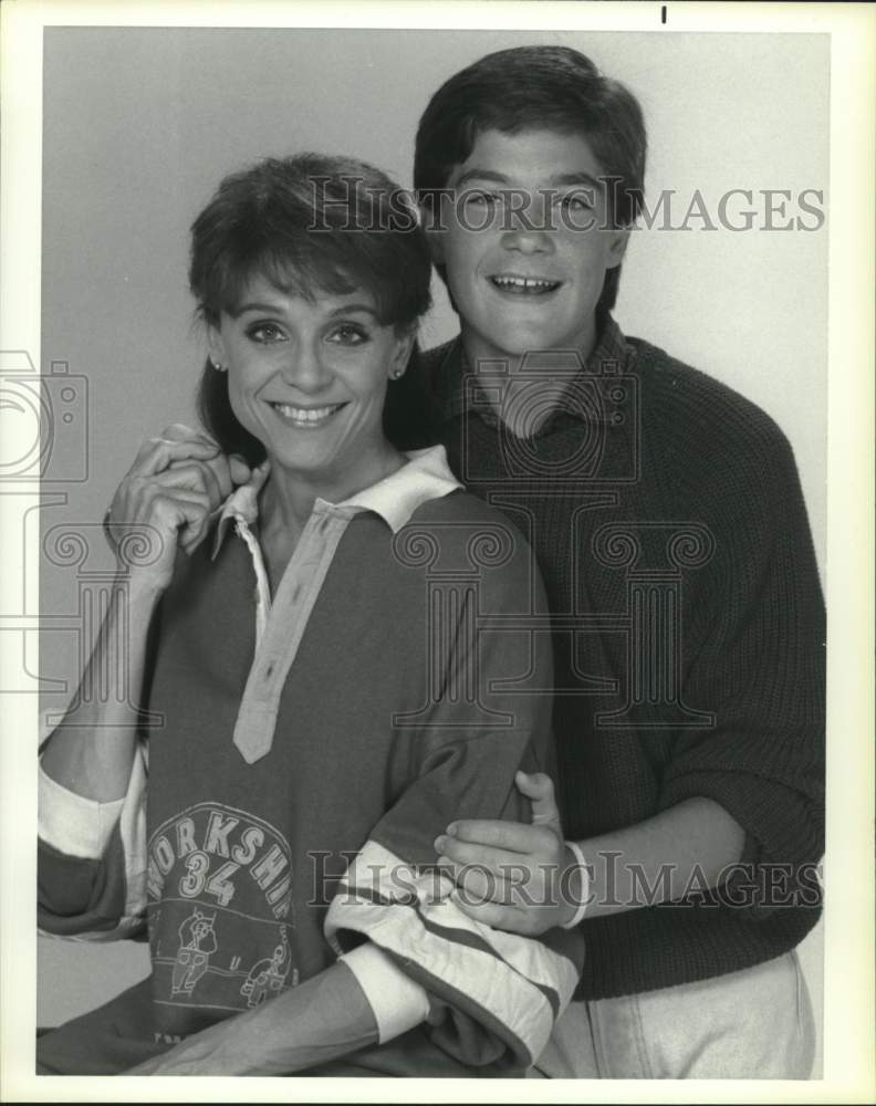 1986 Press Photo Valerie Harper and Jason Bateman in &quot;Valerie&quot; - NBC TV series - Historic Images