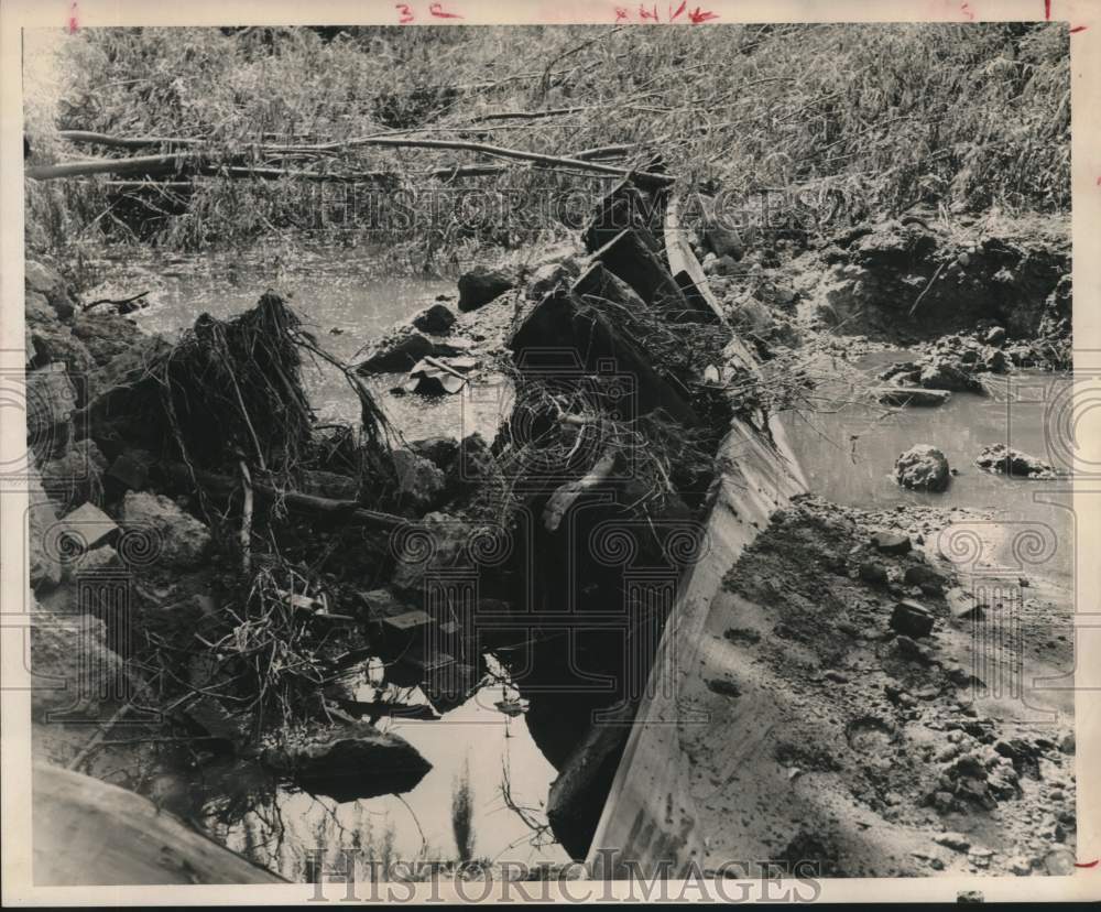 1959 Press Photo Pollution at The Bayou, Venice Street, Houston, Texas - Historic Images