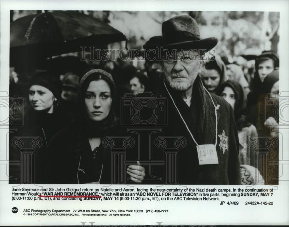 1989 Press Photo Jane Seymour &amp; Sir John Gielgud in &quot;War and Remembrance&quot; - Historic Images