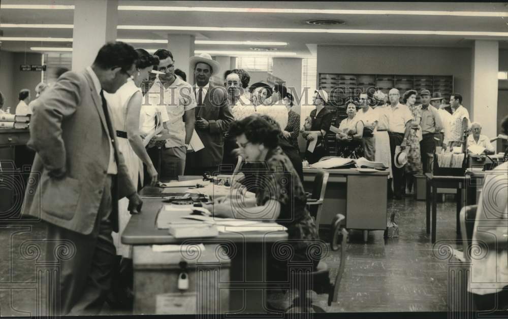 1956 Press Photo Absentee voters crowd into office of the Houston County Clerk - Historic Images