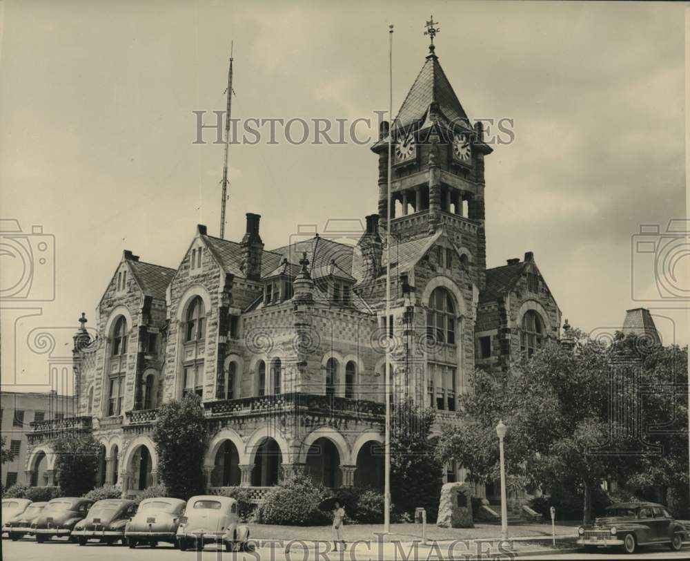 1949 View of Courthouse in Victoria, Texas - Historic Images