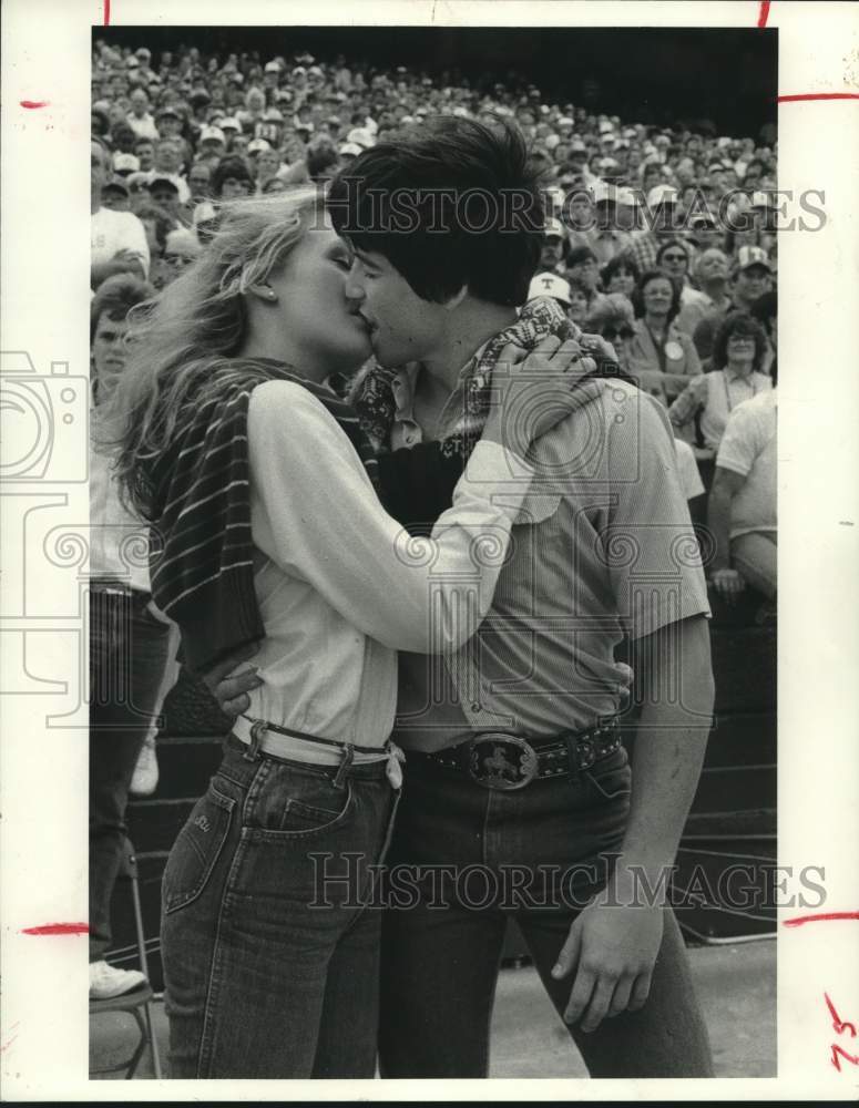 1983 Tracy Rogers and Devon Sanders Kiss at Texas A&M University - Historic Images
