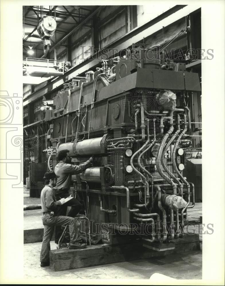 1987 Employees Inspect Roll Gap, Westinghouse Electric, Indiana - Historic Images