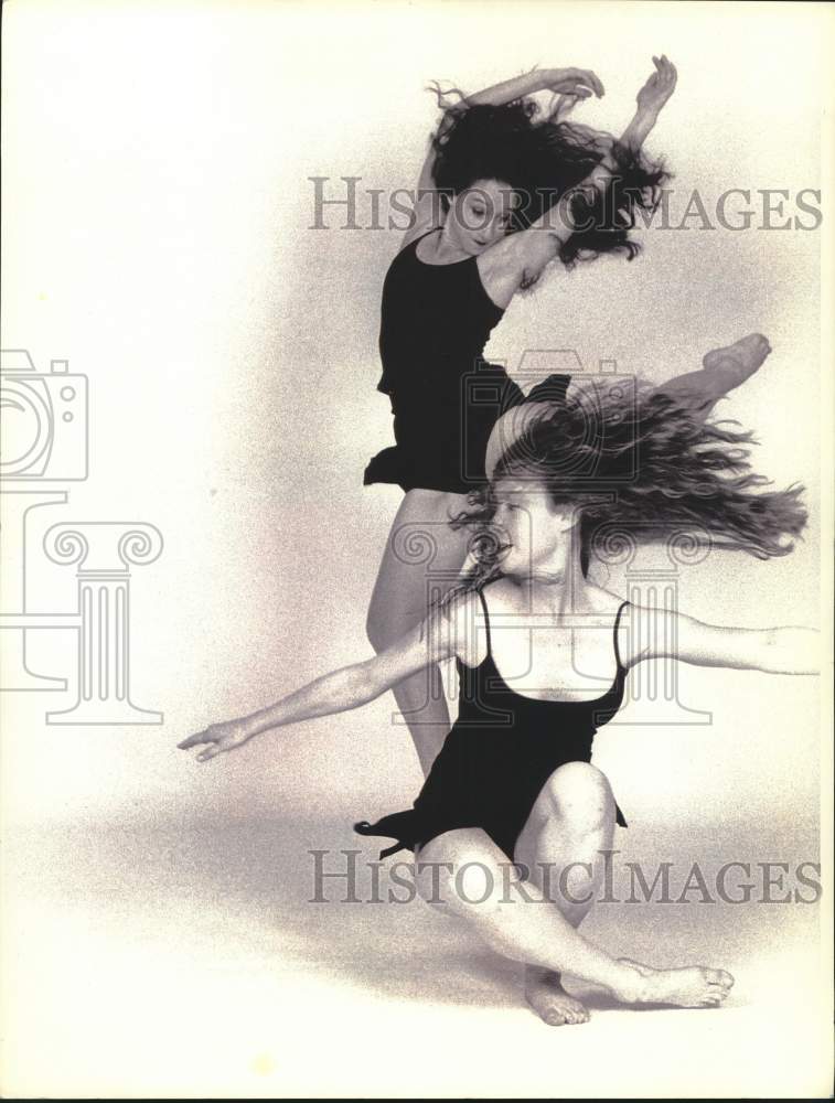 1999 Press Photo Weave Dance Company dancers Bonnie Busker & Maria Montes de Oca - Historic Images