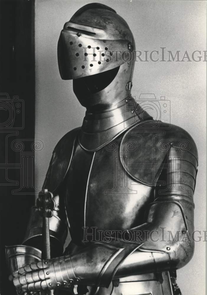 1970 Press Photo Suit of armor in the Weatherby Arms Museum in Houston, Texas - Historic Images