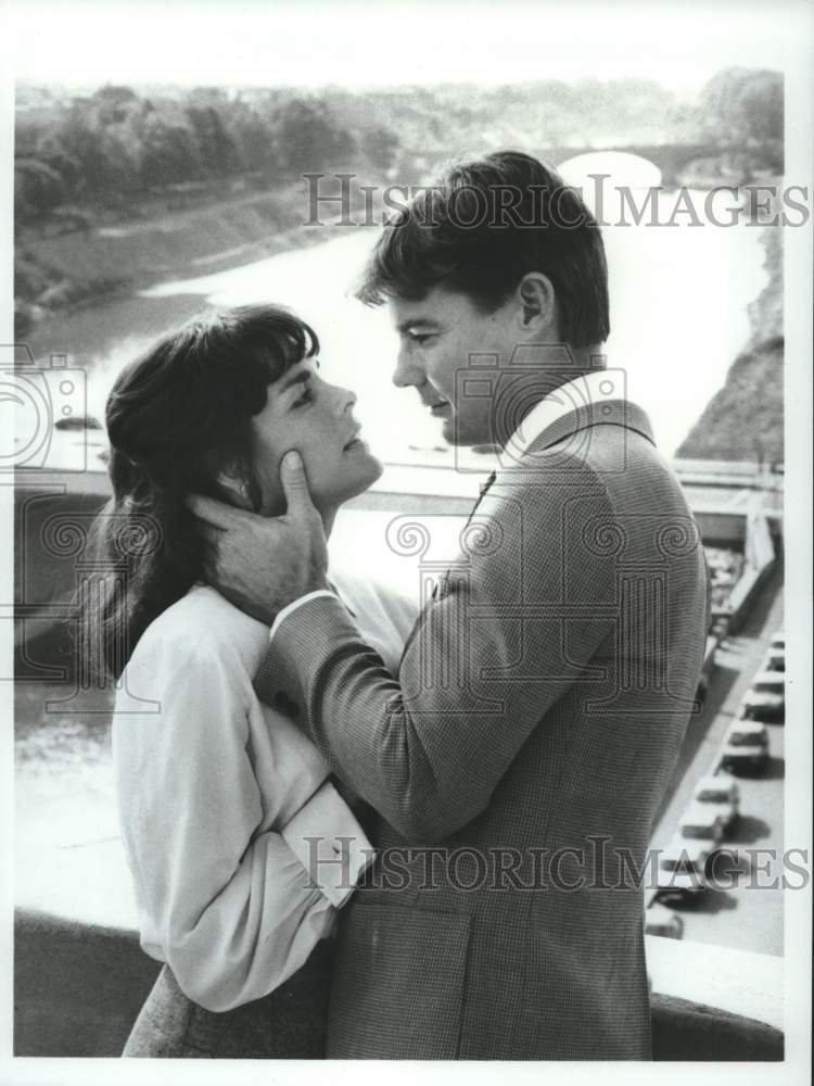 1990 Press Photo Ali McGraw and Jan-Michael Vincent in &quot;The Winds of War&quot; Series - Historic Images